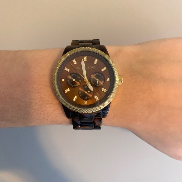 Michael Kors Tortoiseshell Watch - Picture 5 of 5